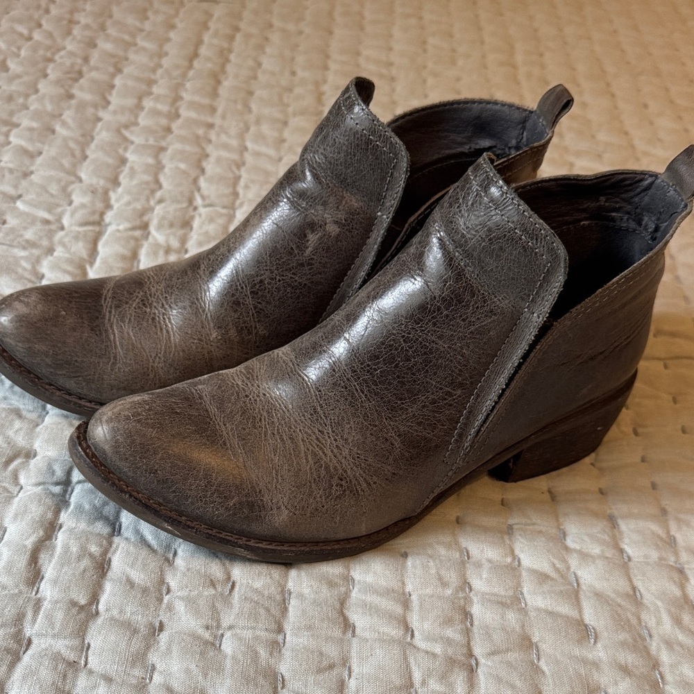Matisse Gray Leather Ankle Boots